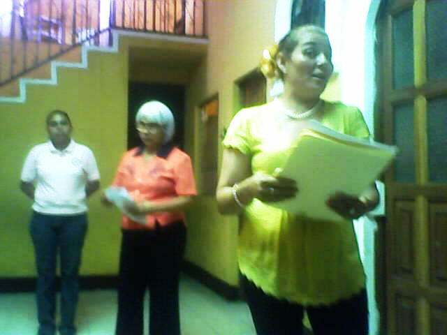 Profesora y directora Myriam Diaz, en primer plano